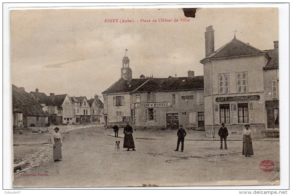 PINEY (10) - PLACE DE L´HOTEL DE VILLE - Autres & Non Classés