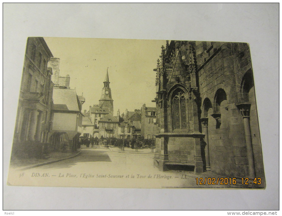 Cpa  DINAN (22) La Place, L'église Saint Sauveur Et La Tour De L'Horloge - Dinan