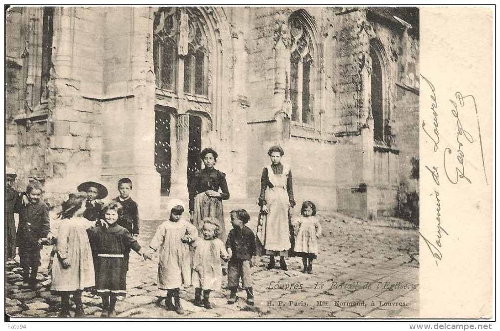 LOUVRES  /  Animation  Devant  L ' Eglise - Louvres