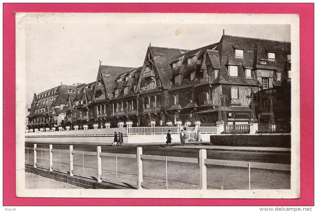 14 CALVADOS DEAUVILLE, La Plage Fleurie, Animée, Hôtel Normandy, 1949, (La Cigogne, Deauville) - Deauville