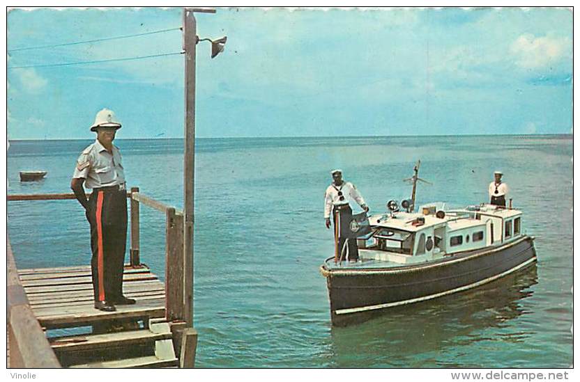 A16-3159 :  BARBADOS  HARBOUR POLICE LAUNCH AT JETTY  SAINT MICHAEL - Barbades