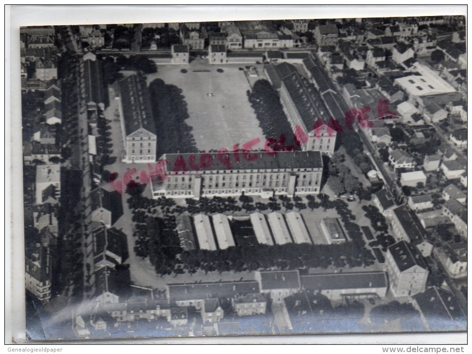 19 - BRIVE- RARE CARTE PHOTO SANS EDITEUR  VUE AERIENNE CASERNE - Brive La Gaillarde