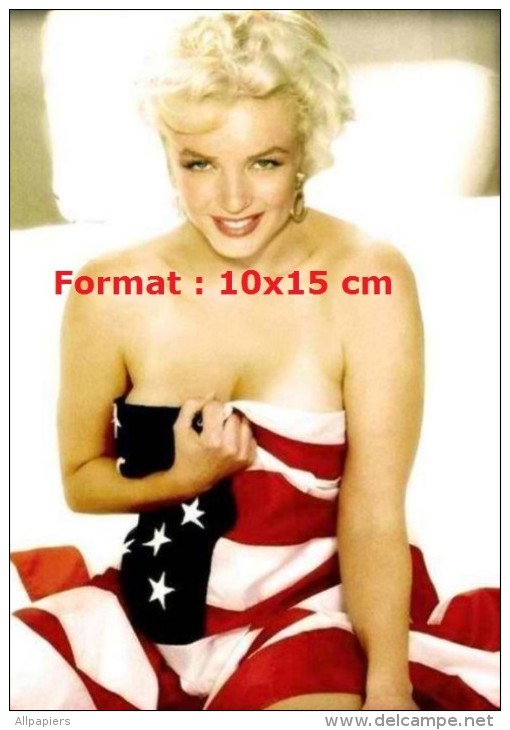 Reproduction D'une Photographie De Marilyn Monroe Nue Sous Le Drapeau Des Etats-Unis - Autres & Non Classés