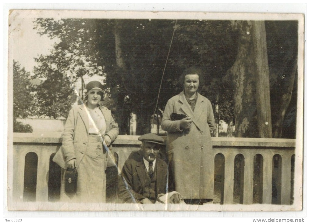 VERITABLE PHOTO Originale Non Dentelée Jean Et Françoise De Portel Des Corbières Et Une Personne De Coursan - Lieux