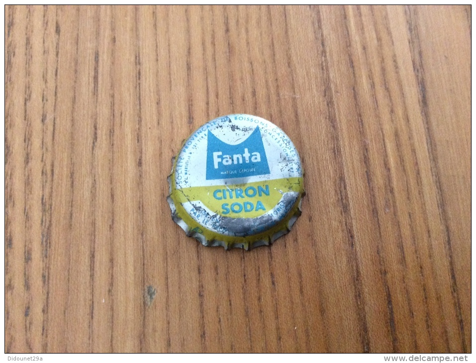 Ancienne Capsule De Soda "Fanta CITRON SODA - SOCIÉTÉ PARISIENNE DE BOISSONS GAZEUSES SA CONCESSIONNAIRE" - Limonade