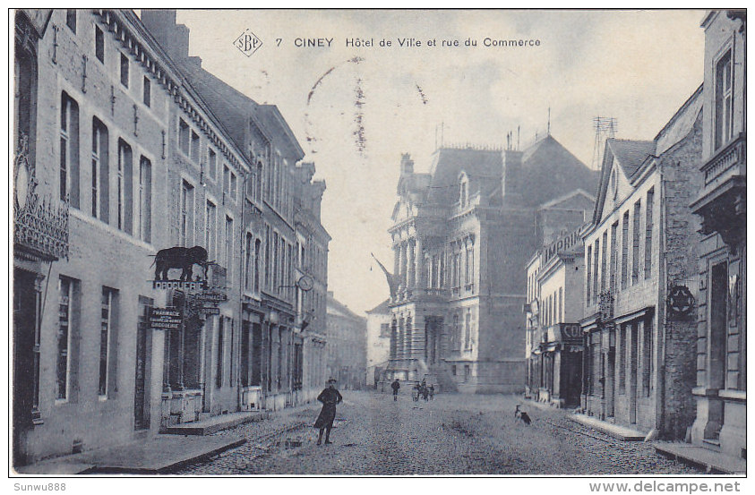 Ciney - Hôtel De Ville Et Rue Du Commerce (pharmacie, Droguerie, Animée, SBP Nr 7) - Ciney