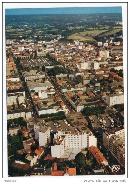 LA ROCHE-SUR-YON-Vue Générale Aérienne Place Napoléon,Au 1er Plan,Place De La Vendée,cpsm 15 X 10 N°206 éd Artaud - La Roche Sur Yon