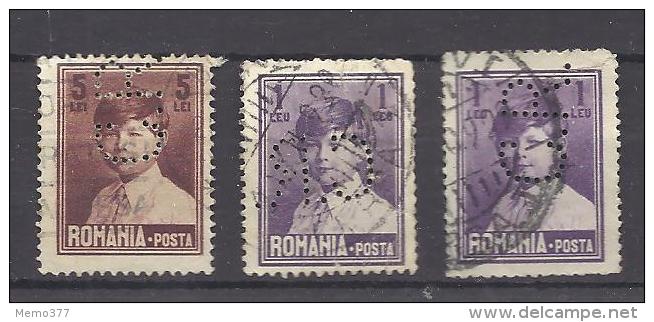 ROUMANIE --- 3 Timbres Perforés - Perfins - Other & Unclassified