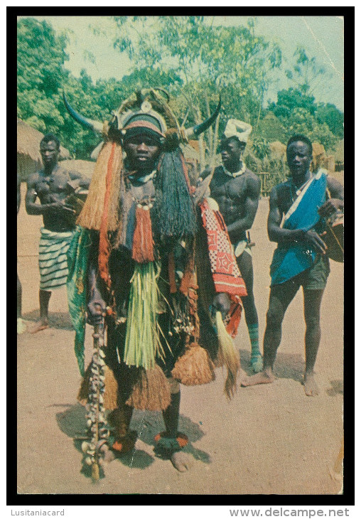 GUINÉ-BISSAU - COSTUMES - Um Dançarino Bijagó( Ed. Ctro De Informação E Turismo)  Carte Postale - Guinea Bissau