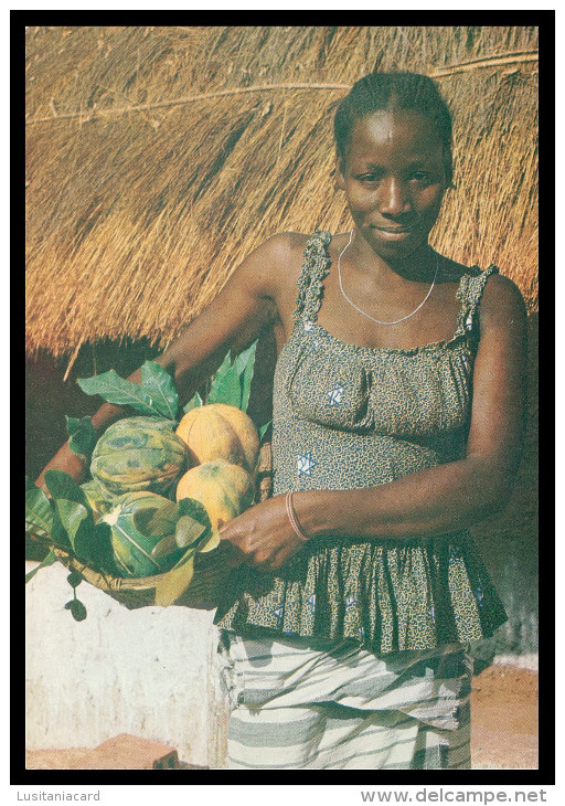 GUINÉ-BISSAU - COSTUMES - Rapariga Com Frutos Tropicais ( Ed. Agencia Geral De Ultramar)  Carte Postale - Guinea-Bissau