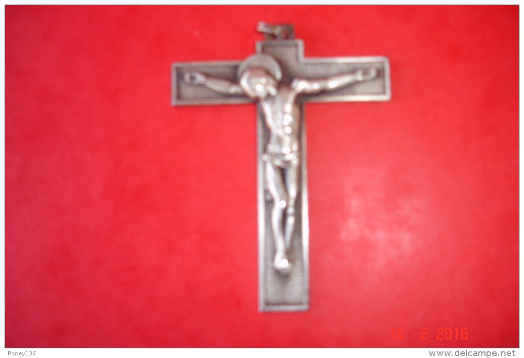 Crucifix Bronze Argenté 1900,signé Hartmann.H:8 Cms L: 5,7 Cms.avec Bélière. - Religión & Esoterismo