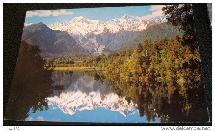 New Zealand Views Of Mt Tasman And Mt Cook From Lake Matheson WM641 - Colour View - Unused - Nuova Zelanda