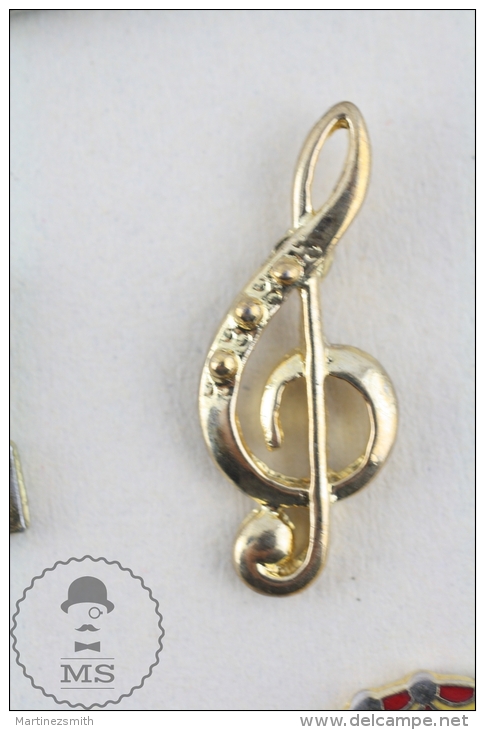 Golden Colour G Cleaf  Pin Badge  #PLS - Musique