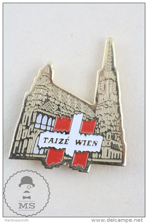Taizé Wien Church Golden Colour Pin Badge  #PLS - Cities
