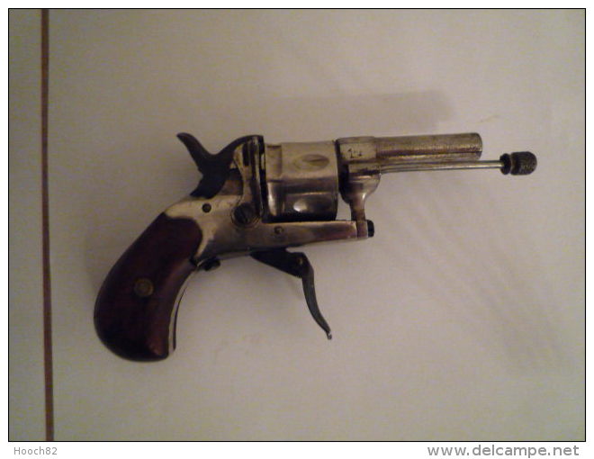 Ancien Pistolet Revolver Alarme Original Et Peu Courant - Armas De Colección