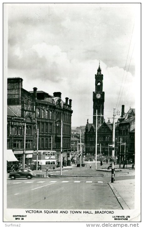 YORKS - BRADFORD - VICTORIA SQUARE AND TOWN HALL RP   Y2711 - Bradford