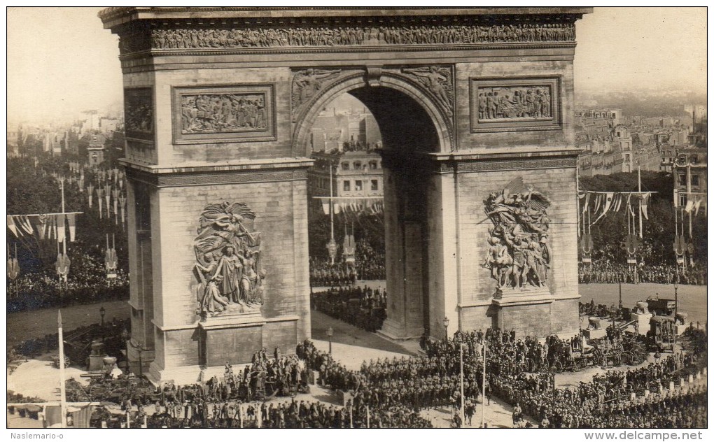 CPA PARIS Parade Militaire à L'Arc De Triomphe - Weltkrieg 1914-18
