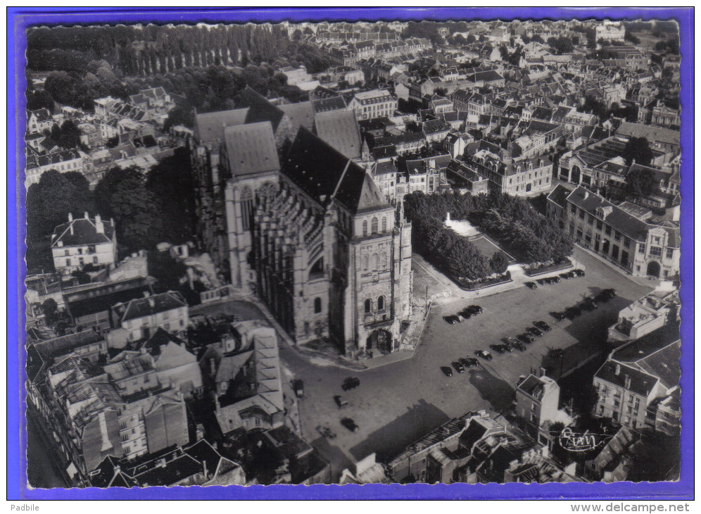 Carte Postale 02. Saint-Quentin   Vue D´avion   Trés Beau Plan - Saint Quentin