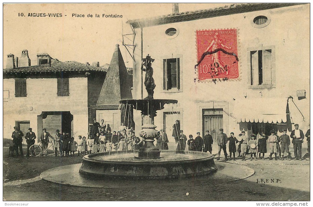 30  AIGUES VIVES  PLACE DE LA FONTAINE - Aigues-Vives