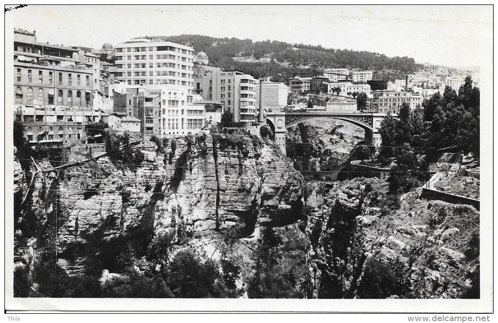 CONSTANTINE - La Ville Et Le Gouffre - Pont D'El Kantara - Constantine