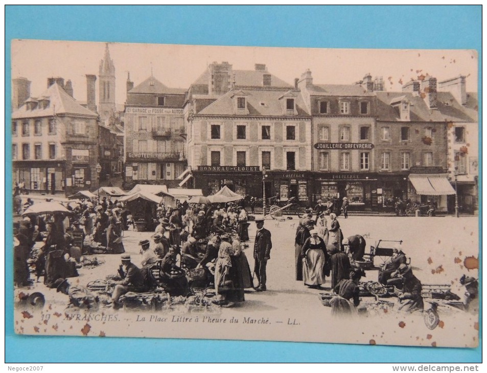 Avranches : RARE !!!!!!  La Place Littré Un Jour De Marché ( Trés Belle Animation ) En 1917 - Marchands Ambulants