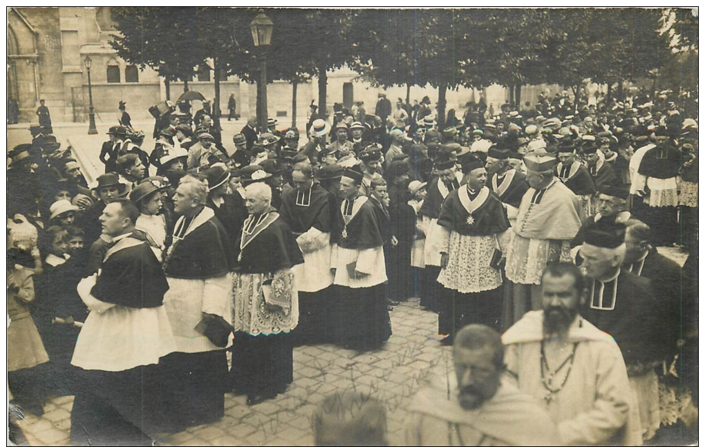 51-641  CPA  Carte Photo  EPERNAY   Incription Centre Bas Stylo  Sacre Monseigneur NEVEU   Belle Carte - Epernay