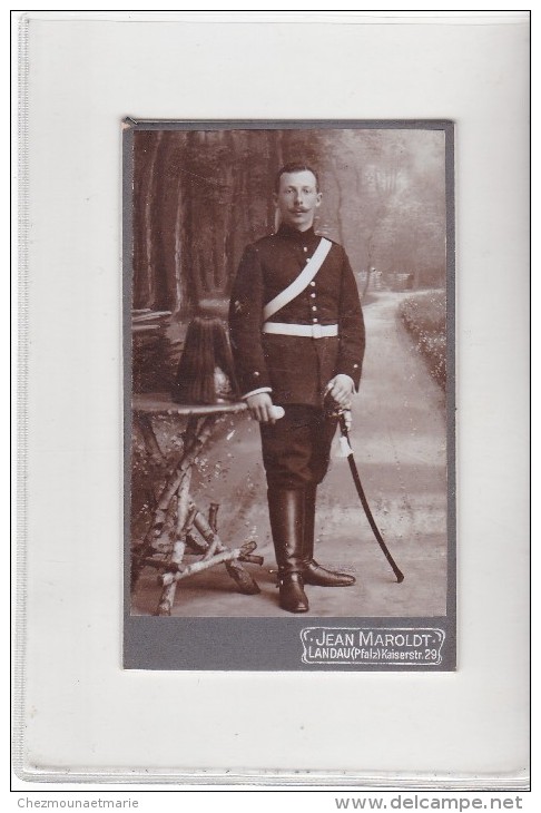 ALLEMAGNE - LANDAU IN DER PFALZ - UN CASQUE A POINTE AVEC CRINIERE NOIRE - CDV PHOTO MILITAIRE - ALLEMAND - Guerre, Militaire