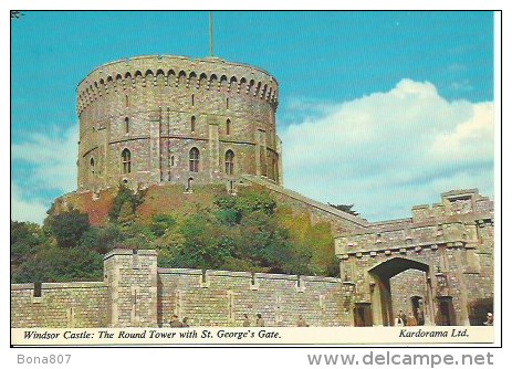 WINDSOR CASTLE : The Round Tower With St George´s Gate - Windsor