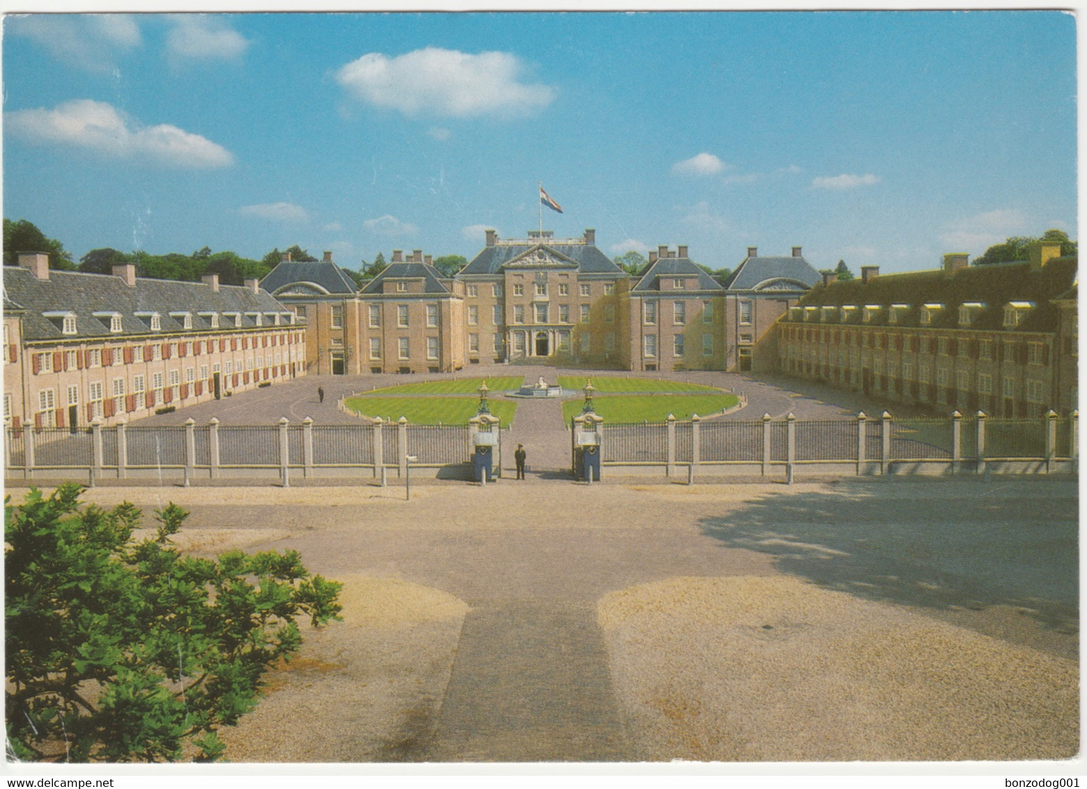 Paleis Het Loo, Apeldoorn. The Courtyard And Front. Unposted - Apeldoorn