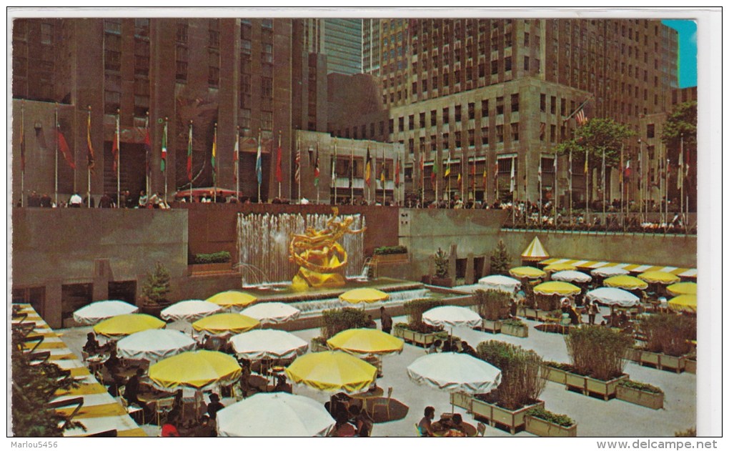 PLAZA OF ROCKEFELLER CENTER. NEW YORK CITY - Plaatsen & Squares