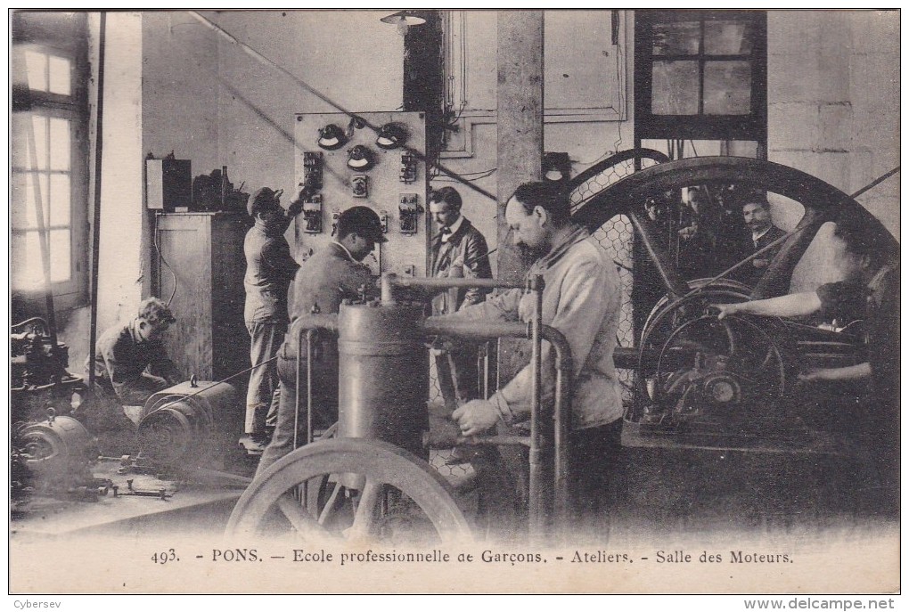 PONS - Ecole Professionnelle De Garçons - Ateliers - Salle Des Moteurs - Très Animé - Pons