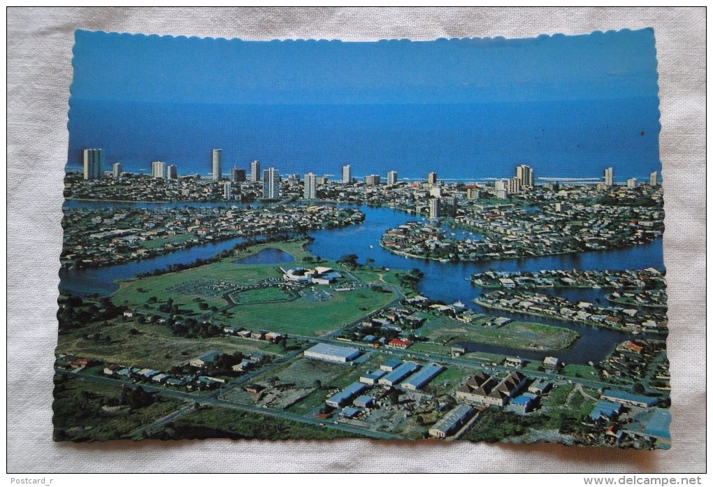 Australia Surfers Paradise Aerial View Showing The City Council Chambers    A 85 - Autres & Non Classés