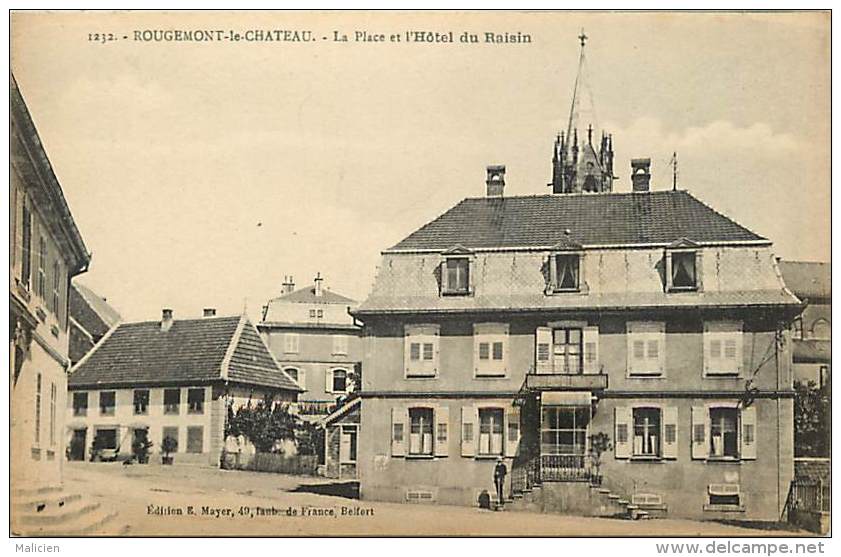 - Depts Divers - Ref- EE623- Territoire De Belfort - Rougemont Le Chateau - La Place Et L Hotel Du Raisin - - Rougemont-le-Château