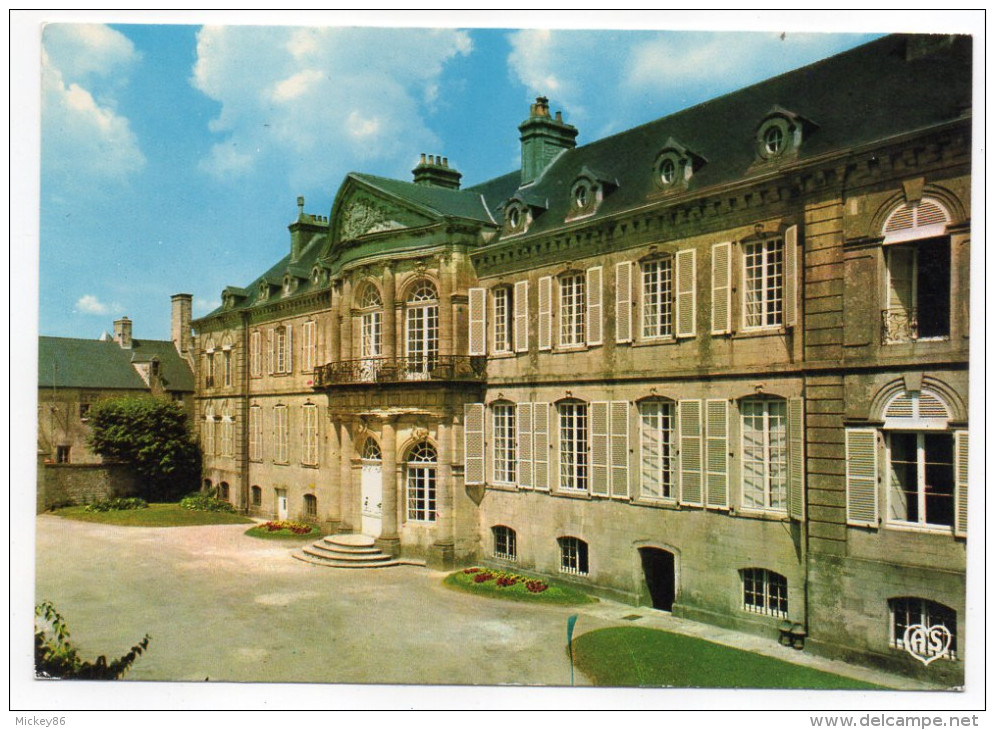 VALOGNES--1984--L'Hotel De Beaumont,cpsm 15 X 10 N°1  éd Artaud - Valognes