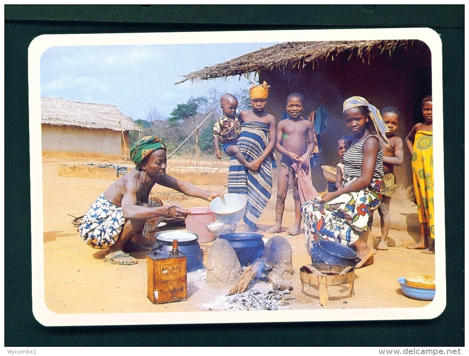 CAMEROON  -  Village Scene  Unused Postcard - Kamerun