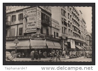 CPSM Pf. TUNISIE . TUNIS . Avenue Habib BOURGUIBA. Le Colisée. Pub Sur Magasin , Animation , Tractions Citroën . - Tunisie