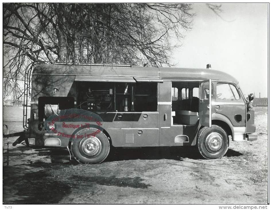 Photo M003 - Lot 5 Photos Camion SAVIEM Pompiers YVELINES (imat. Camion 78) - Photo HUARD Paris 17e 18 X 24 Cm Pompier - Professions