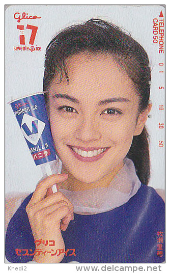 Télécarte Japon / 330-46973 - FEMME - GLICO 17 - Pub GLACE - Actress GIRL & ICE CREAM Japan Phonecard - 2099 - Werbung