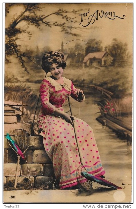 CPA COLORISEE FETE - 1er AVRIL - Une Femme Et Son Poisson - ENCH1202 - - April Fool's Day