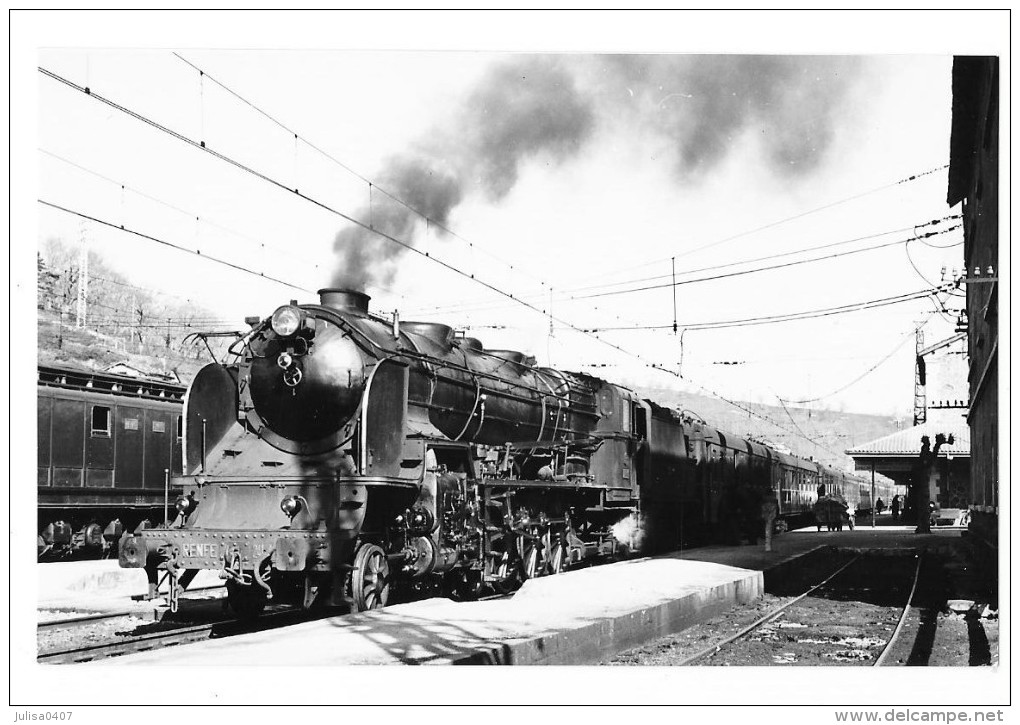 LOCOMOTIVE A VAPEUR Photographie Format Cpa Machine Gros Plan Train Voyageurs - Materiaal