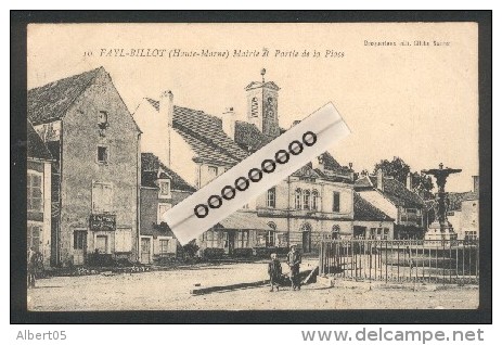 52 - Fayl-Billot - Mairie Et Partie De La Place - Fayl-Billot