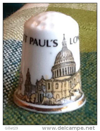 THIMBLES - DÉ À COUDRE EN PORCELAINE - CATHEDRAL ST PAUL'S, LONDON - - Dés à Coudre