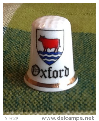 THIMBLES - DÉ À COUDRE EN PORCELAINE - BOEUF, OXFORD, UNITED KINGDOM - - Dés à Coudre