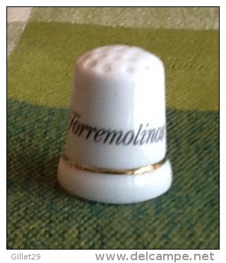 THIMBLES - DÉ À COUDRE EN PORCELAINE - COUPLE DE DANSEURS -  TORREMOLINOS, MALAGA, ESPAGNE - - Dés à Coudre