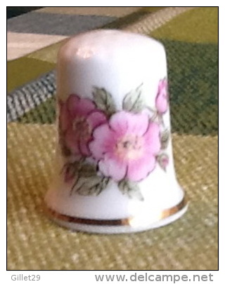 THIMBLES - DÉ À COUDRE EN PORCELAINE - FLEURS - EDMONTO, ALBERTA - - Dés à Coudre