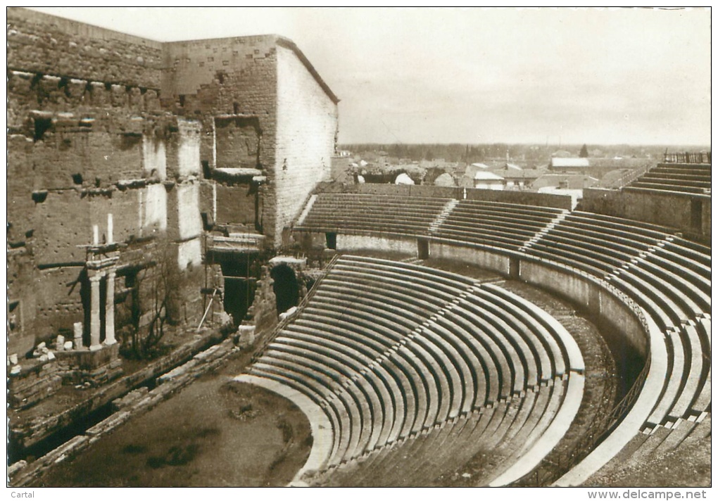 CPM - 84 - ORANGE - Le Théâtre Antique - Les Gradins - Orange