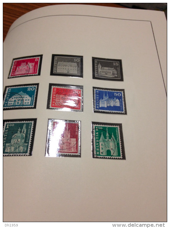 SUISSE  OCCASION 1938 -1974  !!! SAFE 1 RELIURE + env. 71 FEUILLES PREIMPRIMEES avec pochettes + env. 215 timbres obl.