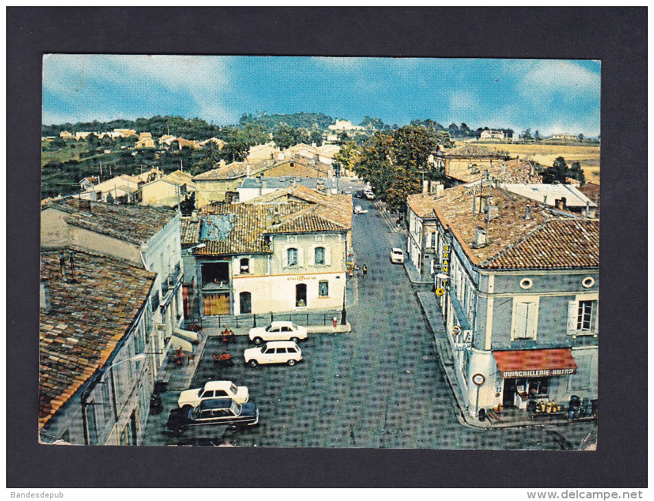 CPSM Montastruc La Conseillere (31) - Place De L' Hotel De Ville ( Vue Aerienne Voitures Commerce Ed. Larrey ) - Montastruc-la-Conseillère