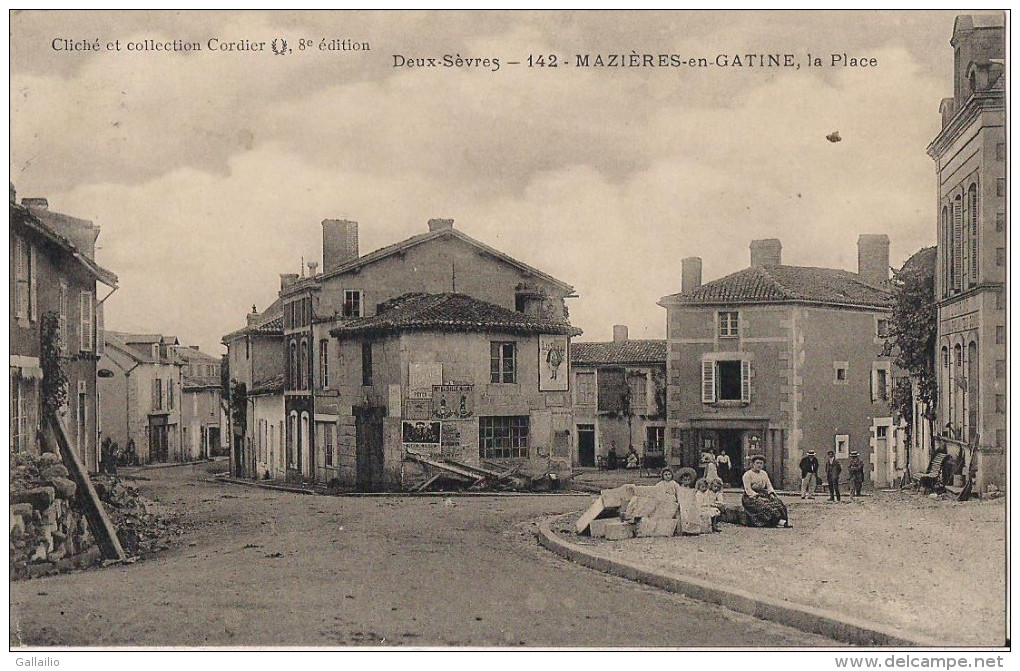 MAZIERES EN GATINE LA PLACE CPA ANIMEE - Mazieres En Gatine