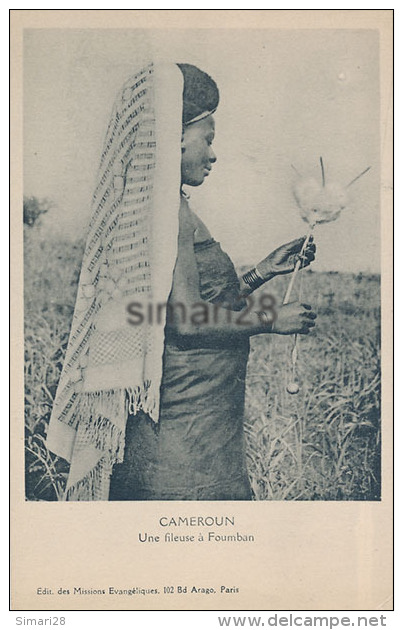 CAMEROUN - UNE FILEUSE A FOUMBAN - Cameroun